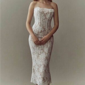 NWT DREAMY V. Chapman Capulet Strapless Corset Chantilly Lace Midi Dress